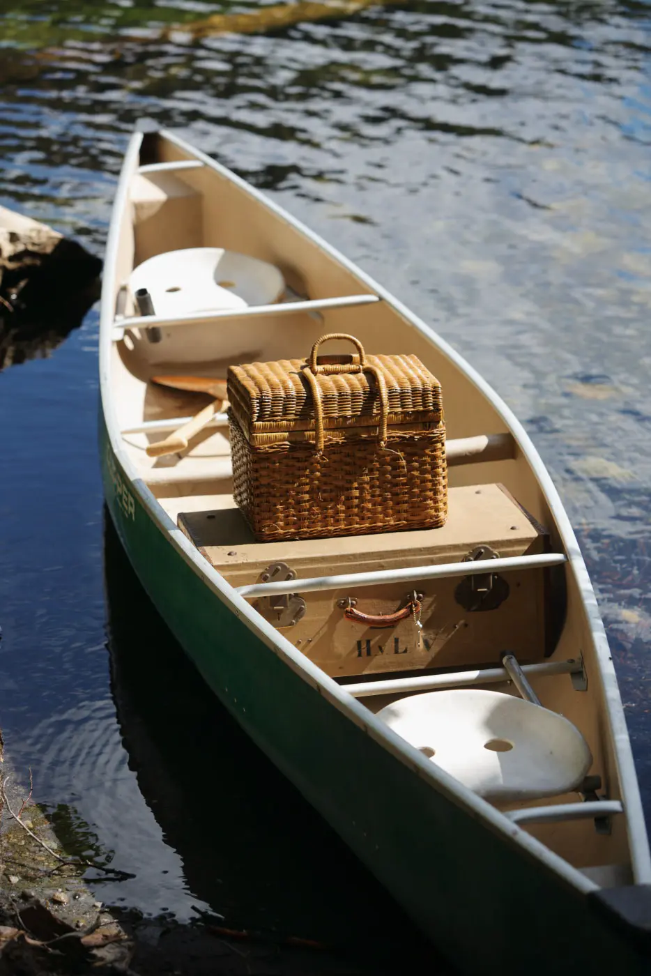 Daily Chrome example: canoe with a picnic basket on the water